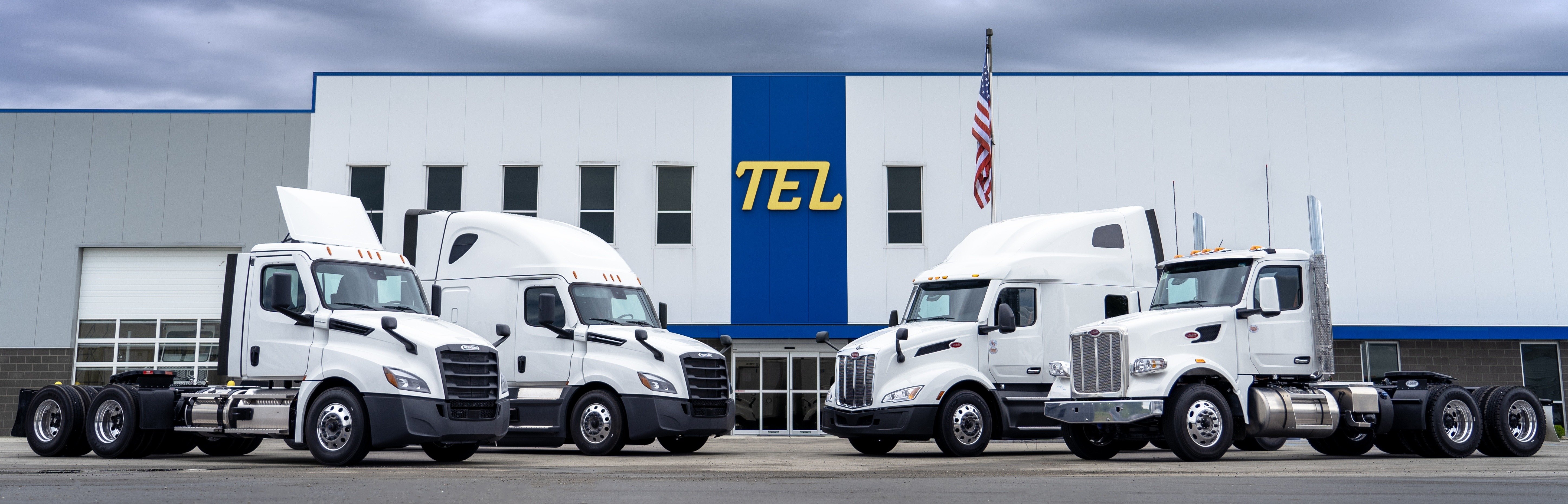 2025_Frtl_Pete_Sleeper_Daycab_GFFront_1