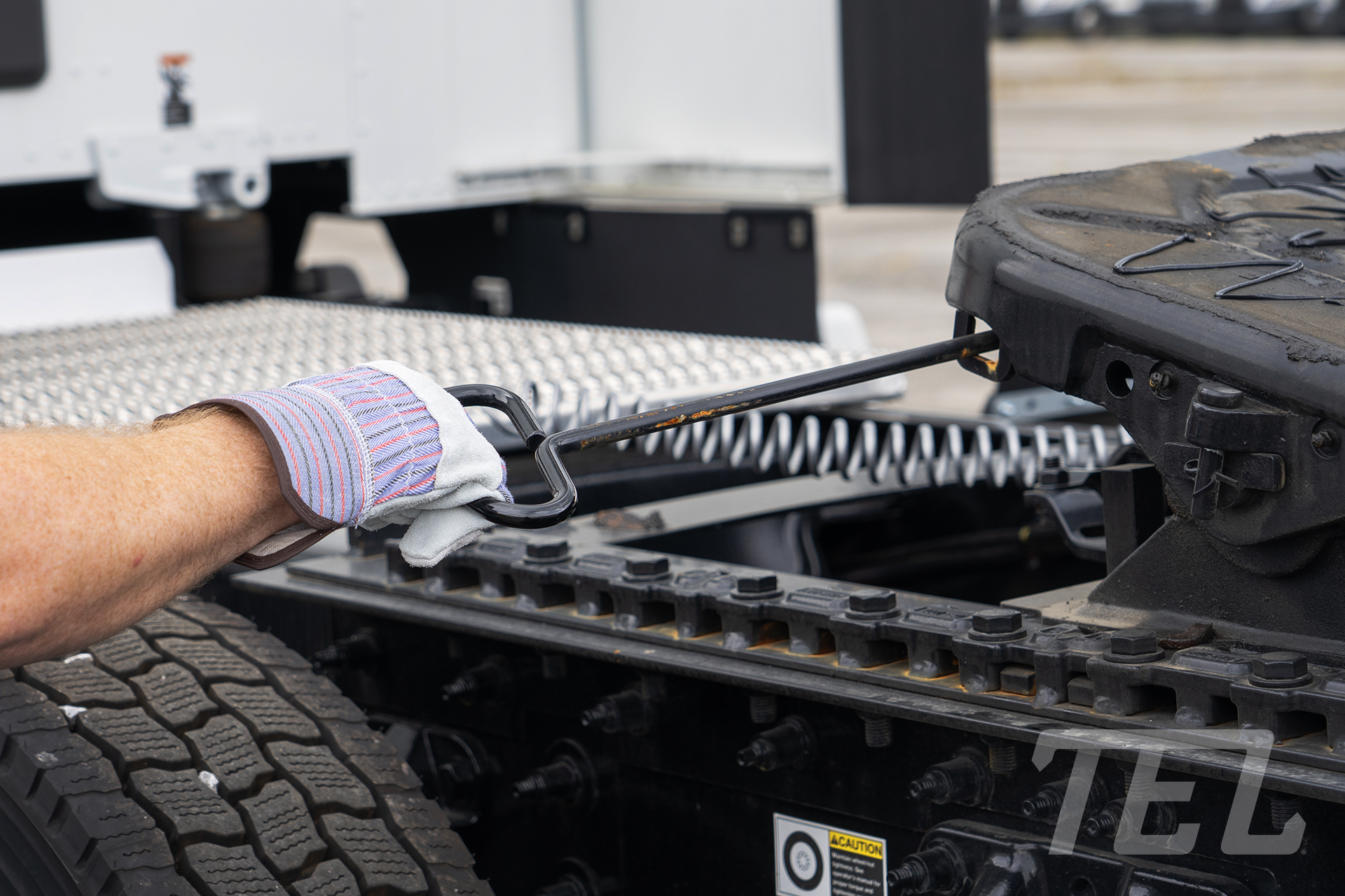 How to Release the the 5th wheel plate lock jaw on a TEL road tractor.